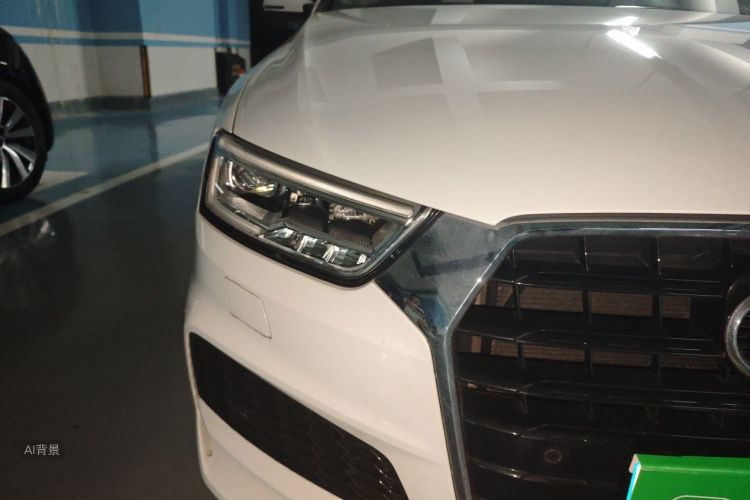 Audi Q3 2019 car image #8