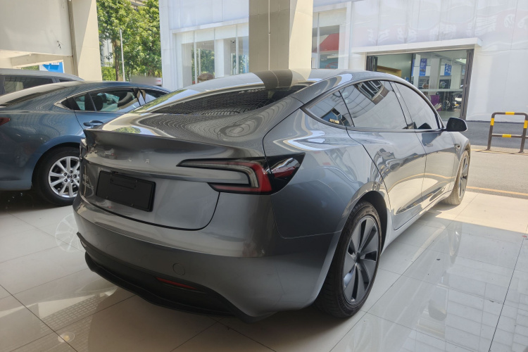 Tesla Model 3 2025 car image #5