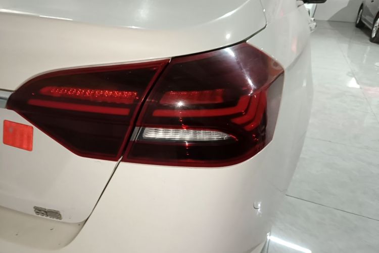 GEELY Emgrand 2021 #8 GEELY Emgrand 2021 car image #8
