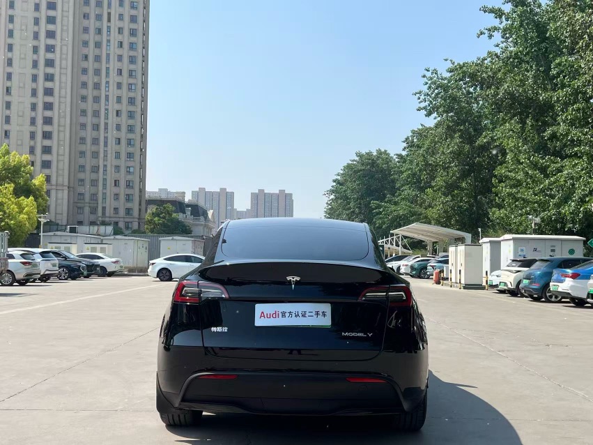 Tesla Model Y 2022 car image #5