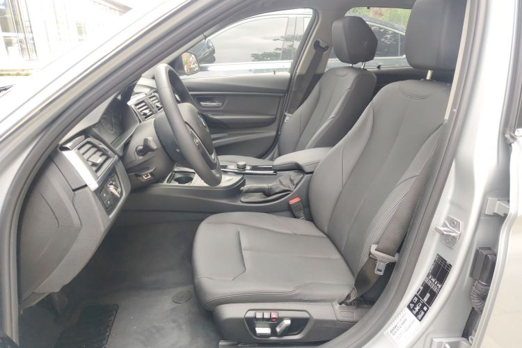 BMW 3 Series 2018 #15 BMW 3 Series 2018 car image #15