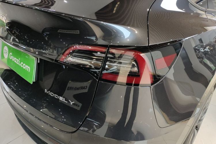 Tesla Model Y 2024 #8 Tesla Model Y 2024 car image #8