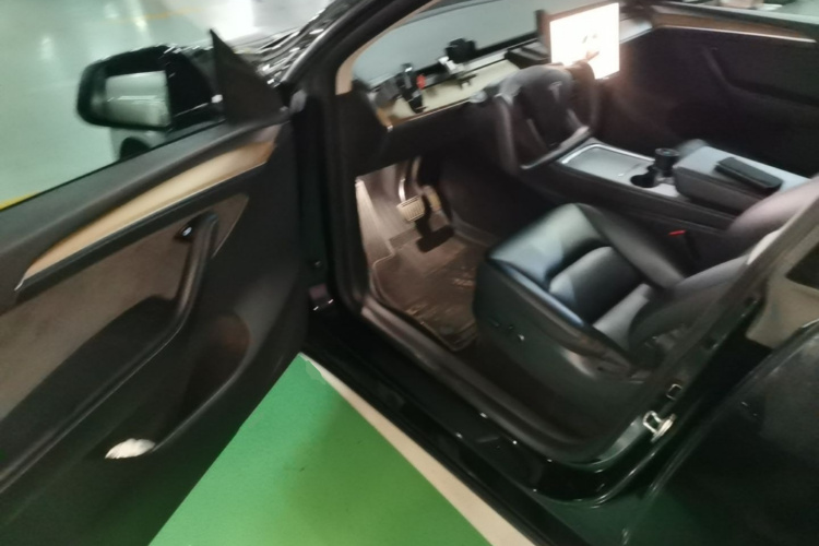 Tesla Model Y 2022 #16 Tesla Model Y 2022 car image #16