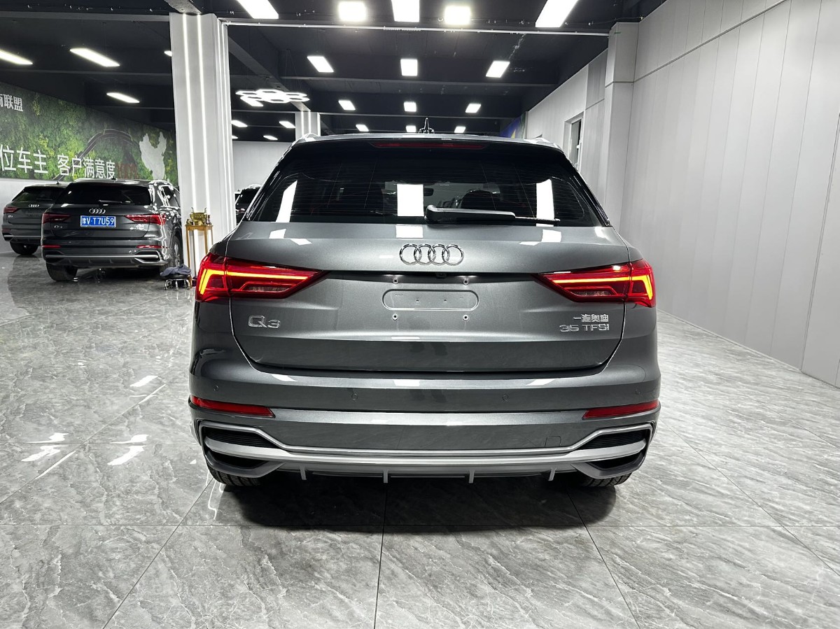 Audi Q3 2022 car image #8