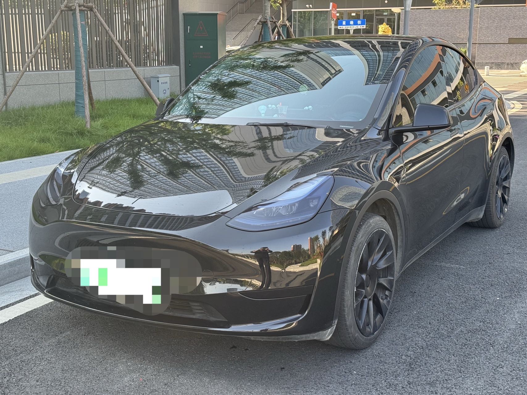 Tesla Model Y 2023 car image 