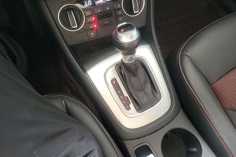 Audi Q3 2019 car image #14