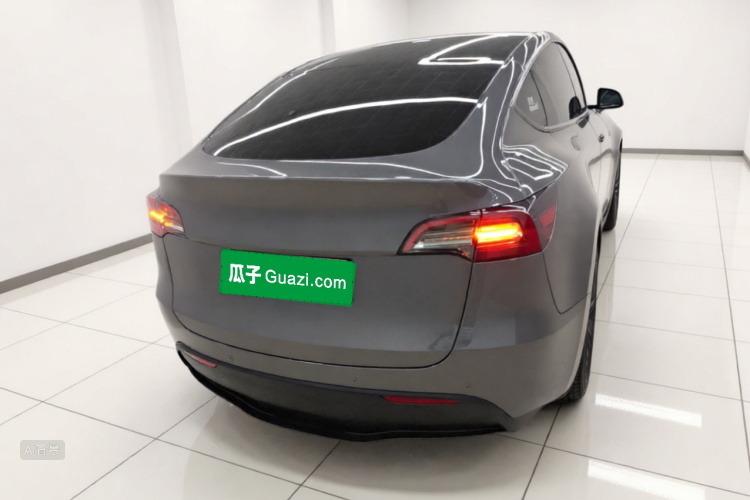 Tesla Model Y 2023 immagine di auto #6