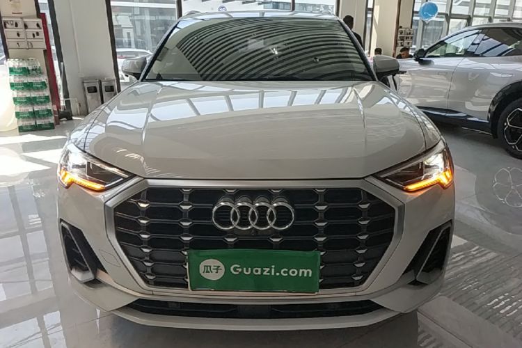 Audi Q3 2021 car image #3