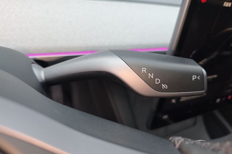 Tesla Model Y 2024 #14 Tesla Model Y 2024 car image #14
