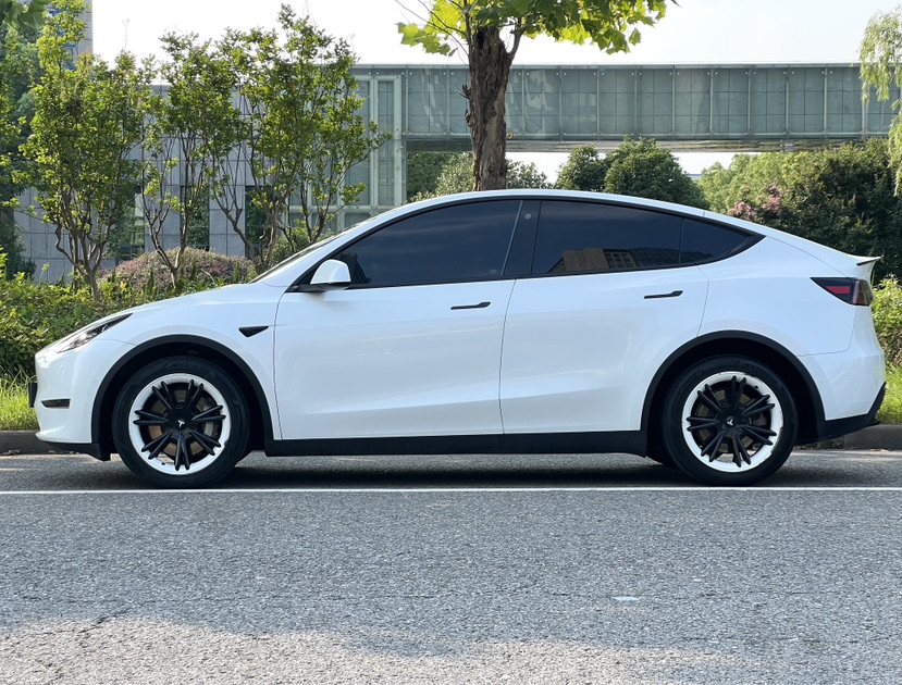 Tesla Model Y 2022 #5 Tesla Model Y 2022 car image #5