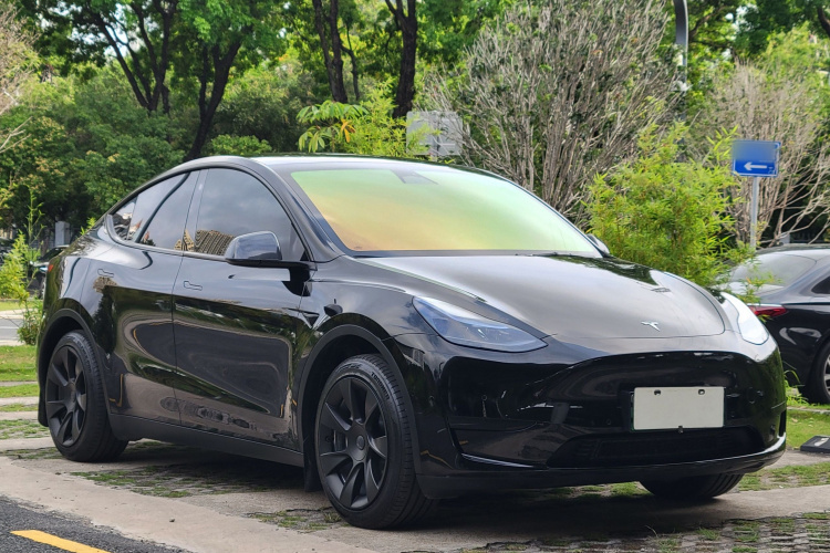 Tesla Model Y 2023 car image #4