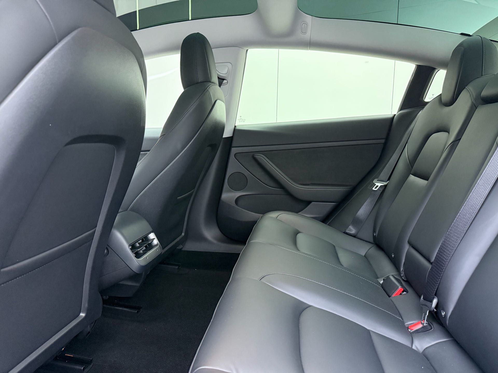 Tesla Model 3 2021 car image #5