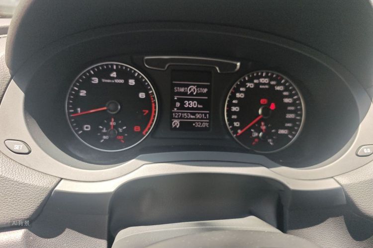 Audi Q3 2017 car image #14