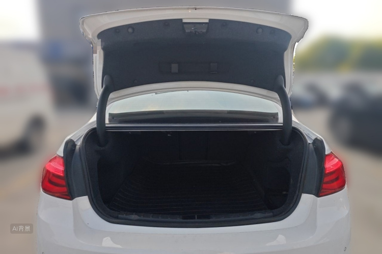 BMW 3 Series 2019 car image #21