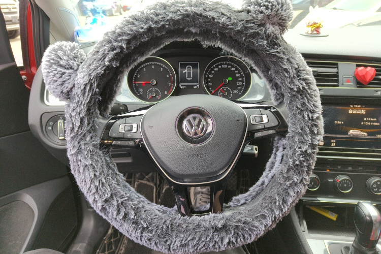 Volkswagen Golf 2018 car image #11