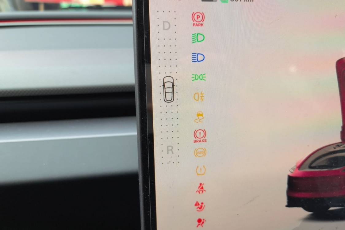 Tesla Model 3 2024 immagine di auto #27