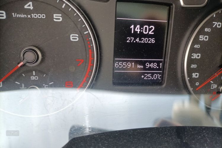 Audi Q3 2015 car image #14