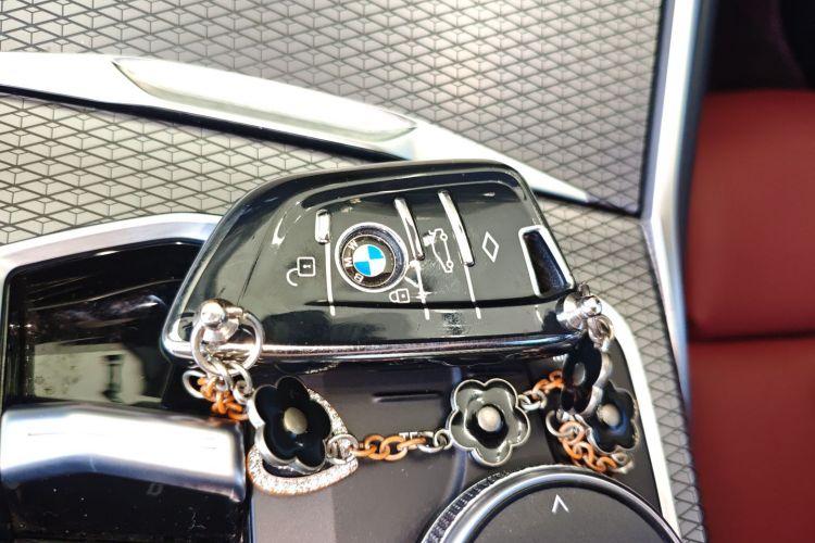 BMW 3 Series 2024 صورة سيارة #9