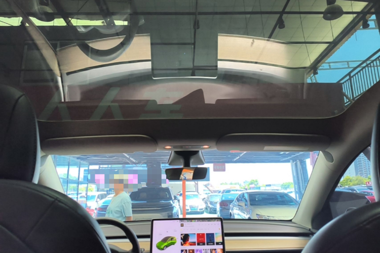 Tesla Model Y 2021 car image #18