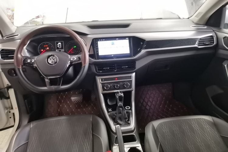 Volkswagen T-Cross 2020 #11 Volkswagen T-Cross 2020 car image #11