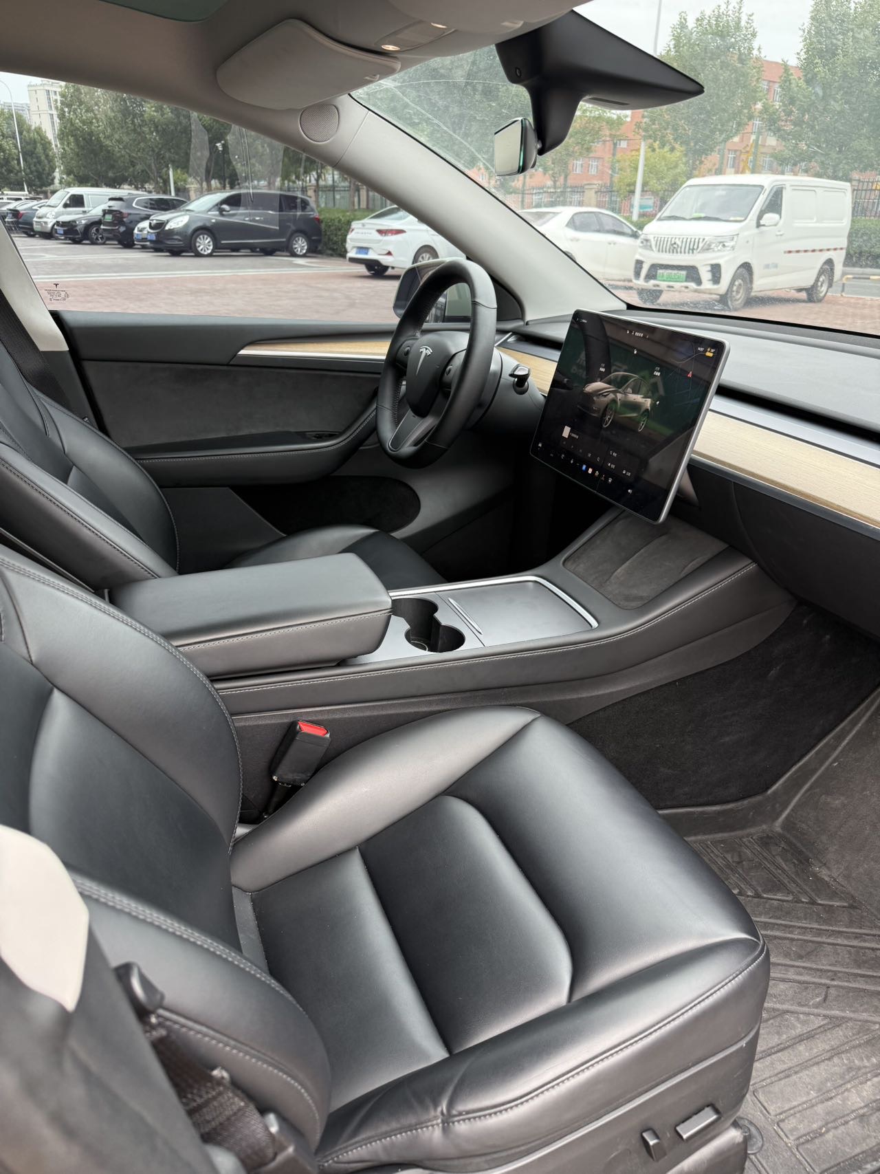 Tesla Model Y 2022 car image #5