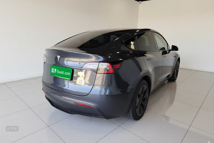 Tesla Model Y 2024 immagine di auto #7