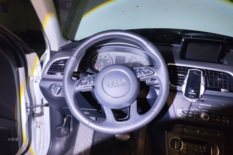 Audi Q3 2019 car image #12