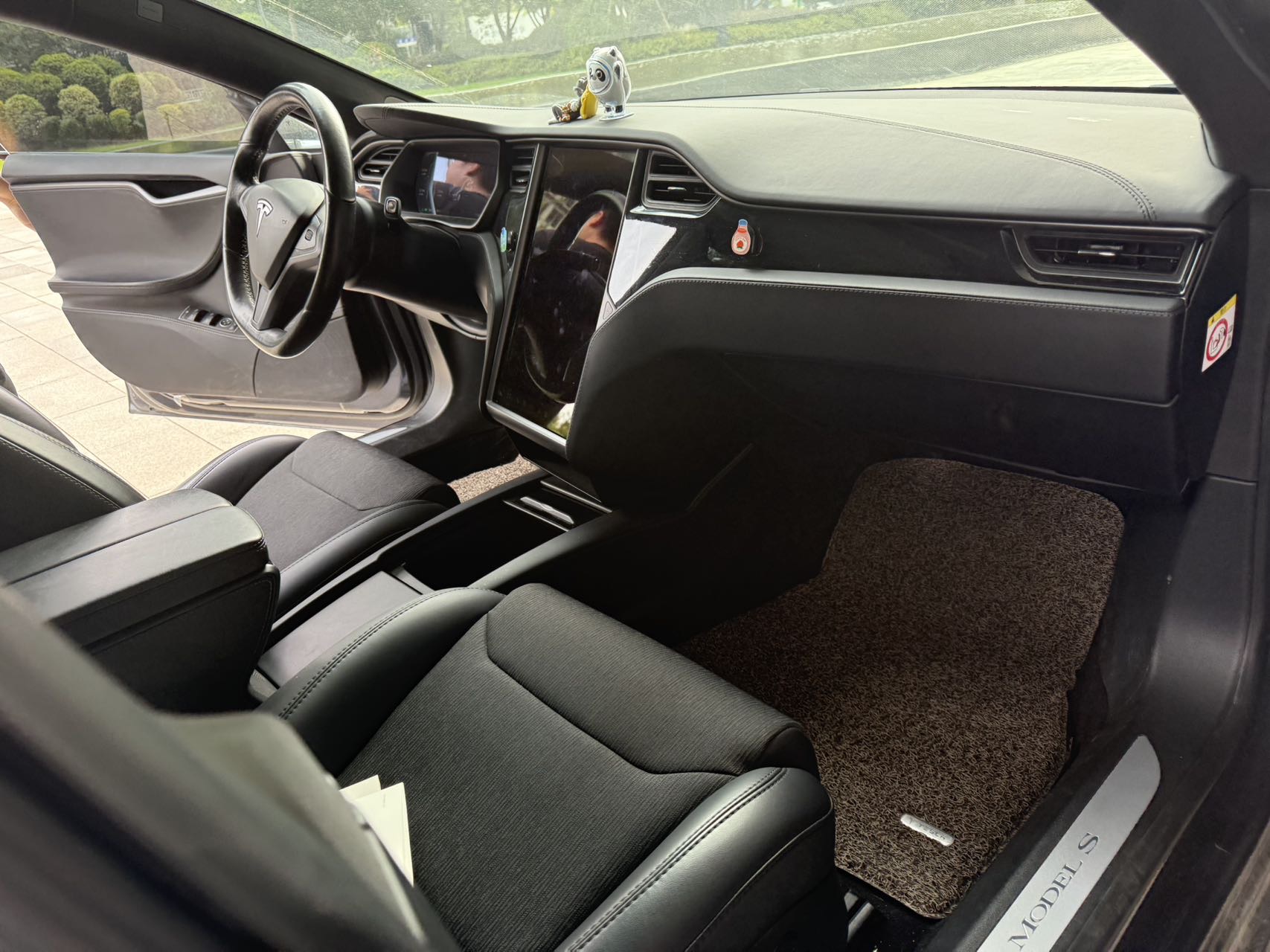 Tesla Model S 2019 car image #2