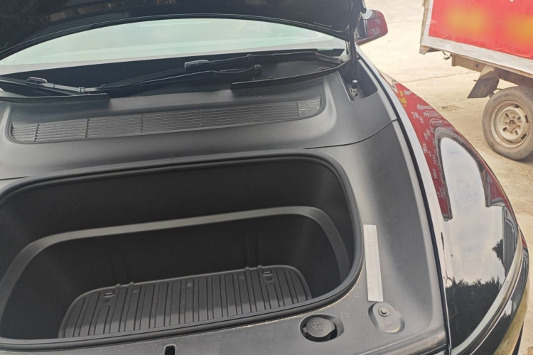 Tesla Model Y 2025 #24 Tesla Model Y 2025 immagine di auto #24