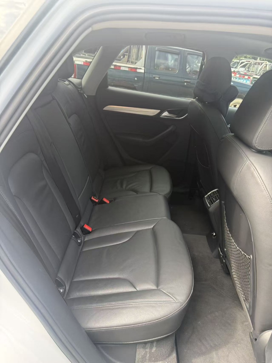 Audi Q3 2014 car image #11
