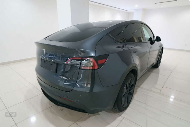 Tesla Model Y 2024 car image #7