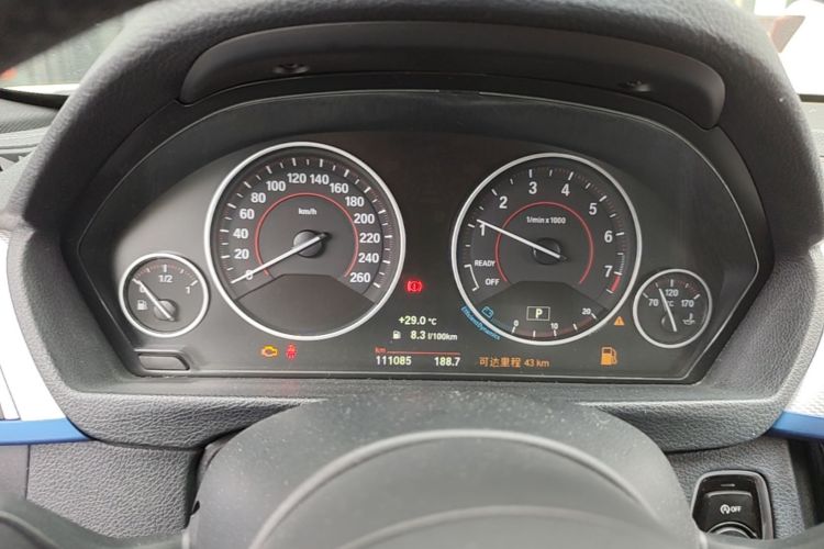 BMW 3 Series 2019 car image #12