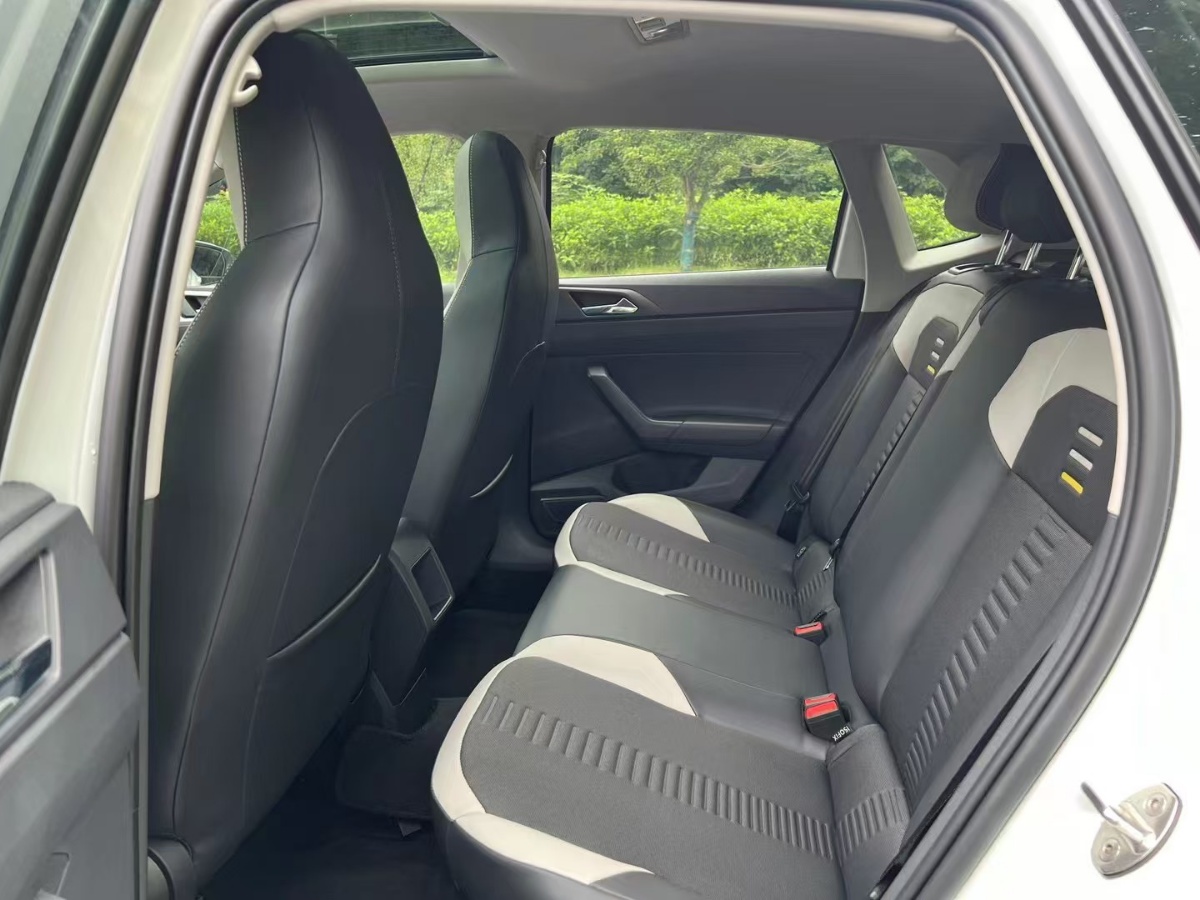 Volkswagen Polo 2023 car image #2