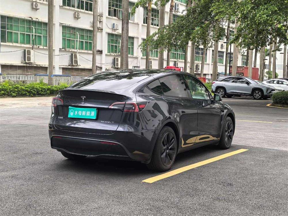 Tesla Model Y 2024 #7 Tesla Model Y 2024 car image #7