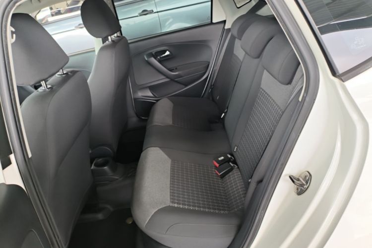 Volkswagen Polo 2017 car image #17