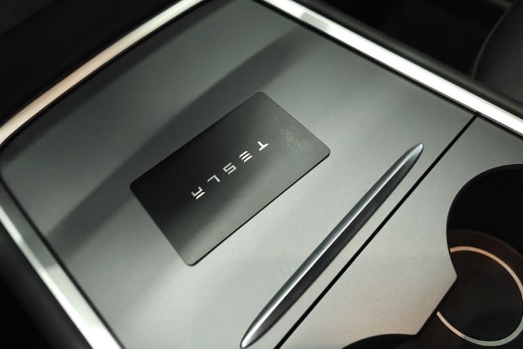 Tesla Model Y 2024 #9 Tesla Model Y 2024 car image #9