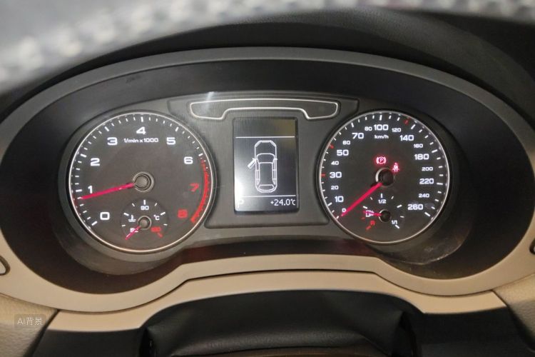 Audi Q3 2016 car image #13