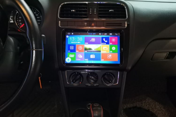 Volkswagen Polo 2016 car image #13