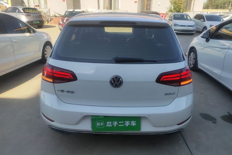 Volkswagen Golf 2018 car image #6
