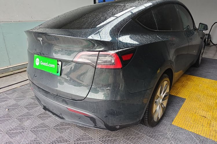 Tesla Model Y 2023 car image #5