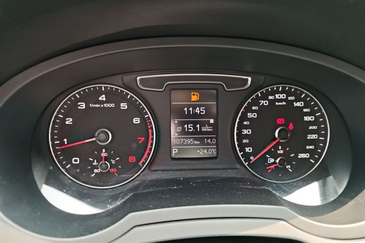 Audi Q3 2018 car image #12