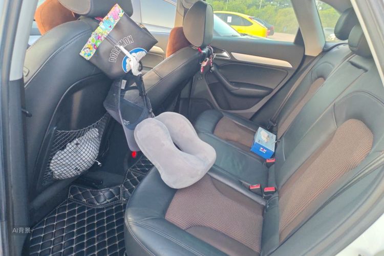 Audi Q3 2019 car image #19