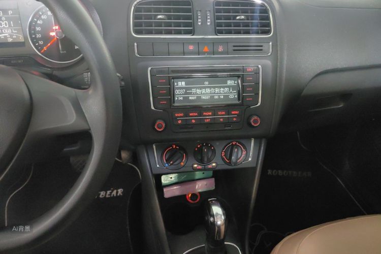 Volkswagen Polo 2015 car image #15