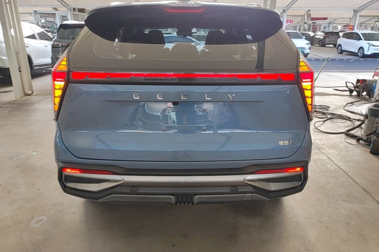 GEELY Boyue L 2025 car image #6