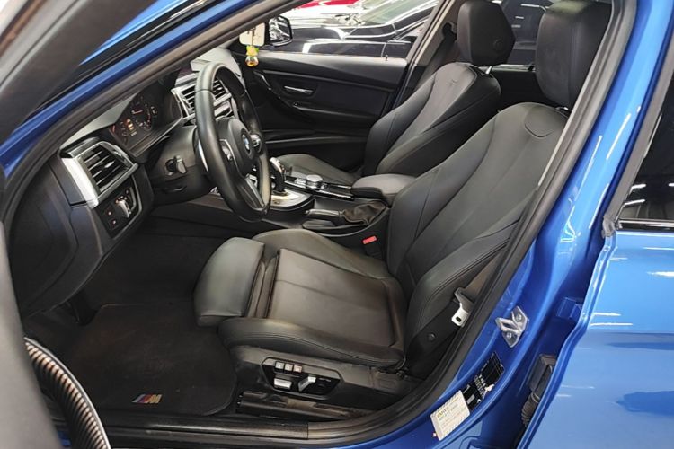 BMW 3 Series 2018 car image #15