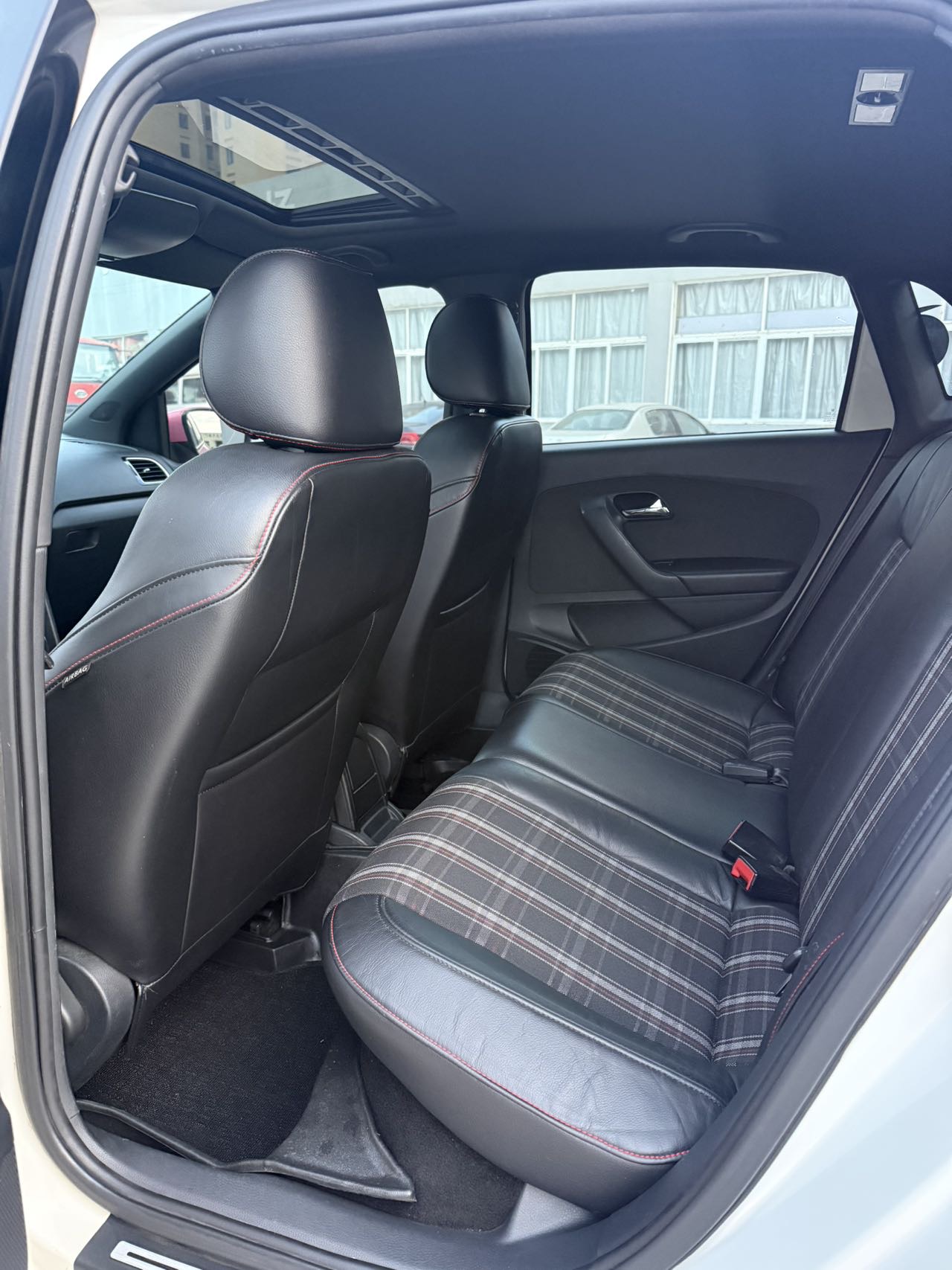 2014 car image #5