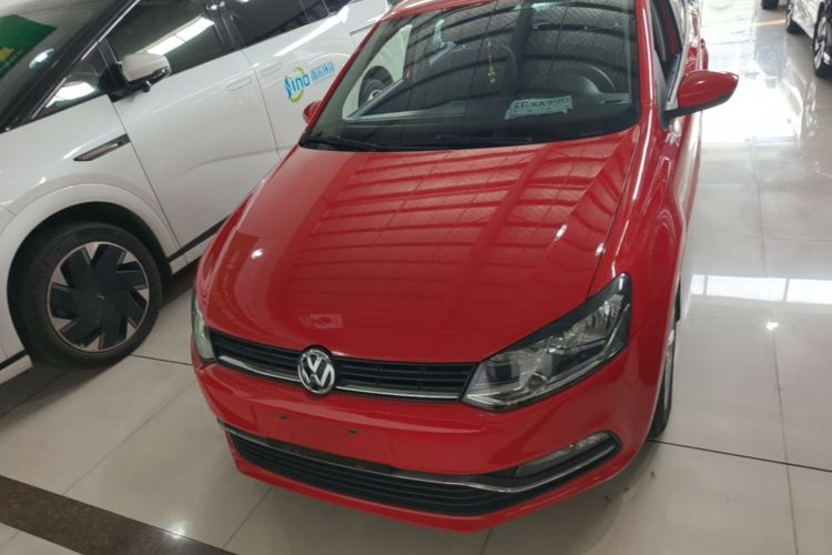 Volkswagen Polo 2015 car image #3