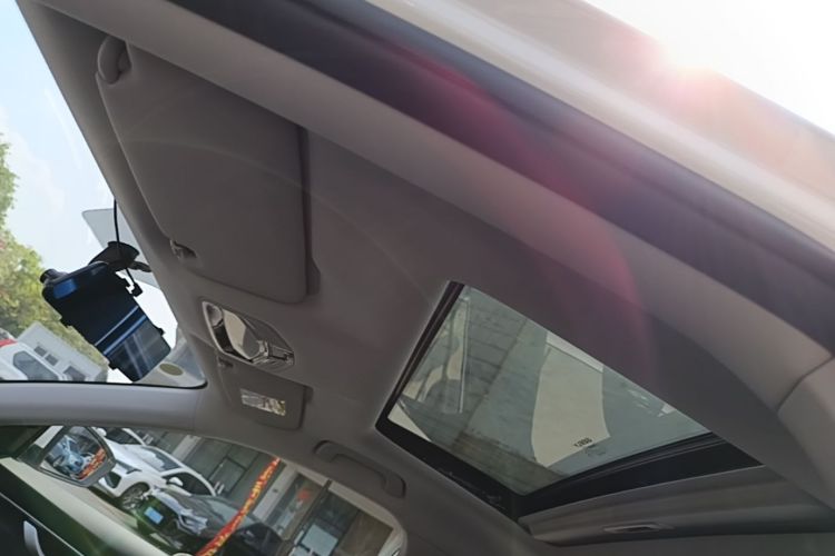 GEELY Emgrand 2023 car image #18