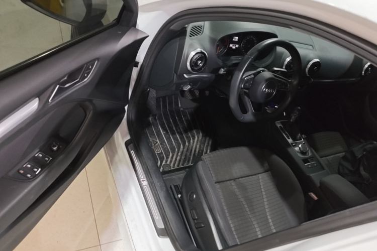 Audi A3 2018 immagine di auto #16