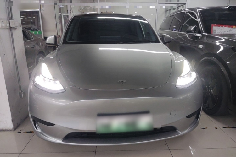 Tesla Model Y 2024 #3 Tesla Model Y 2024 car image #3